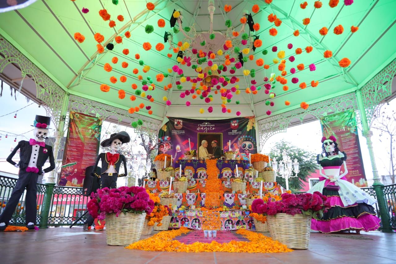 Inauguran magna ofrenda tradicional mexicana en Chiautempan